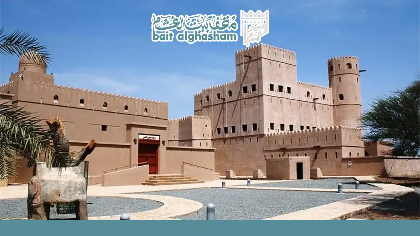 من بنى حصن المنصور في الرستاق